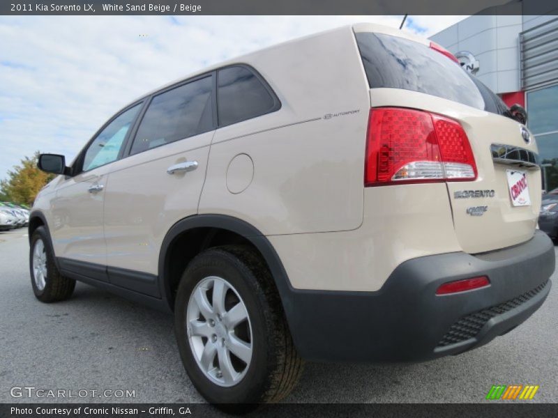 White Sand Beige / Beige 2011 Kia Sorento LX