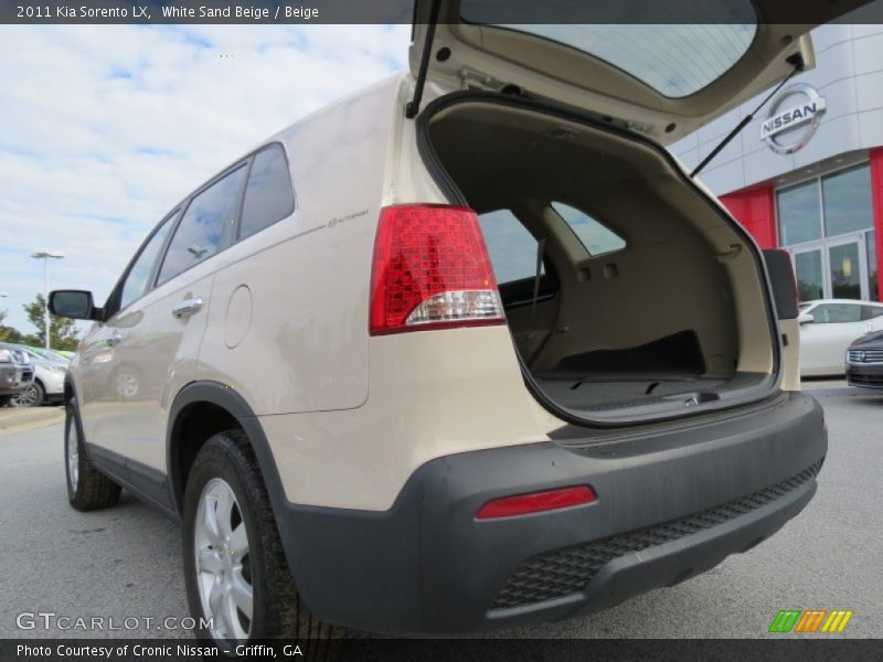 White Sand Beige / Beige 2011 Kia Sorento LX