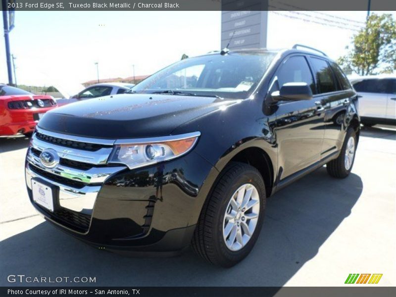 Tuxedo Black Metallic / Charcoal Black 2013 Ford Edge SE