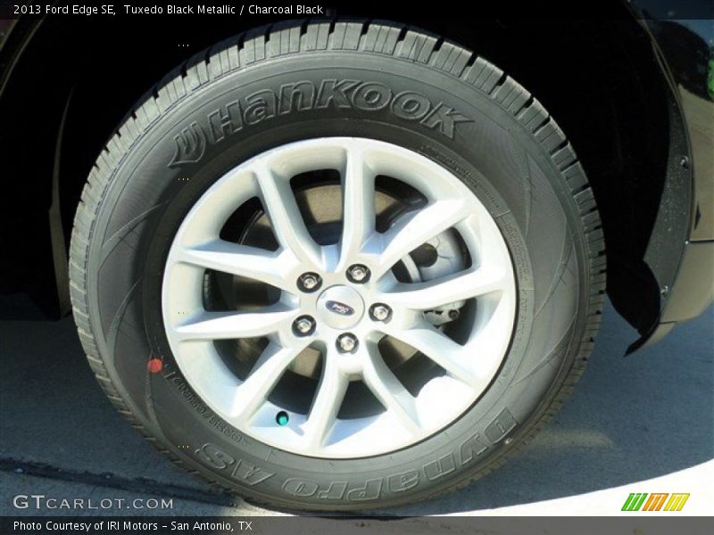 Tuxedo Black Metallic / Charcoal Black 2013 Ford Edge SE