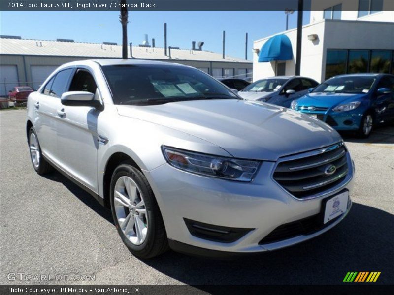 Ingot Silver / Charcoal Black 2014 Ford Taurus SEL