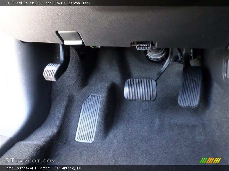 Ingot Silver / Charcoal Black 2014 Ford Taurus SEL