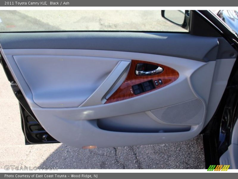 Black / Ash 2011 Toyota Camry XLE