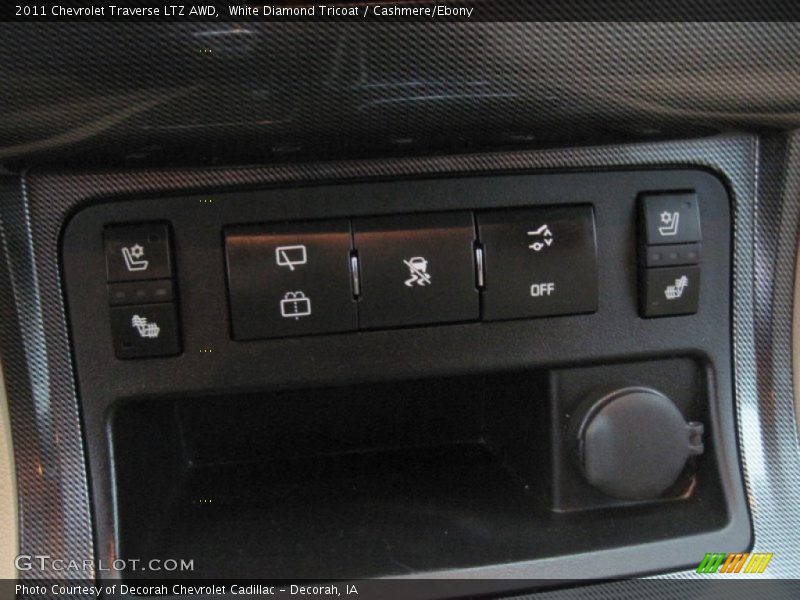 White Diamond Tricoat / Cashmere/Ebony 2011 Chevrolet Traverse LTZ AWD