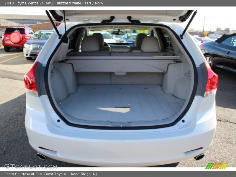 Blizzard White Pearl / Ivory 2010 Toyota Venza V6 AWD