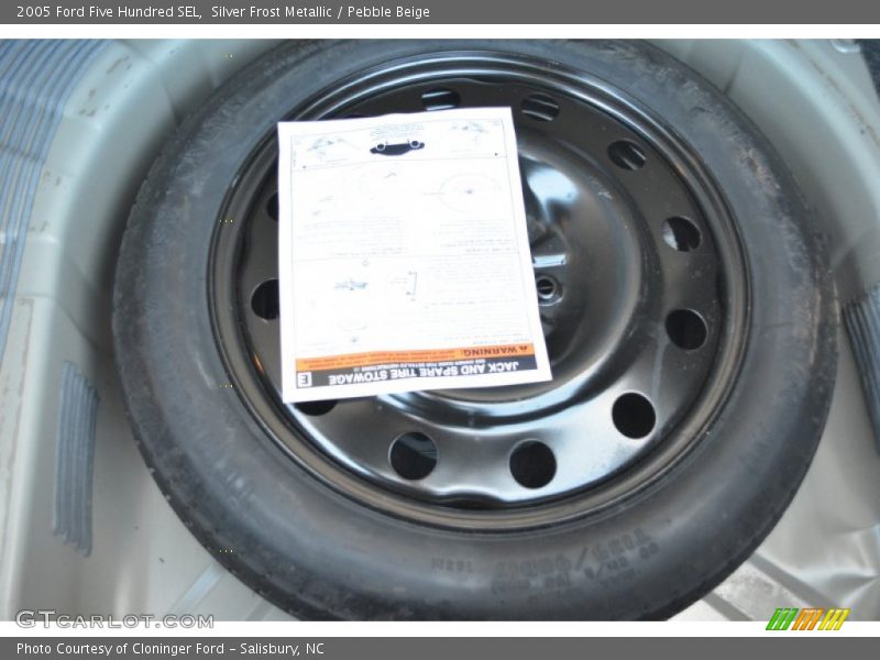 Silver Frost Metallic / Pebble Beige 2005 Ford Five Hundred SEL