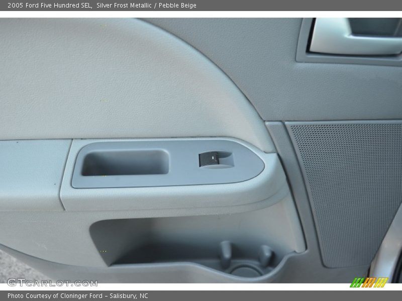 Silver Frost Metallic / Pebble Beige 2005 Ford Five Hundred SEL