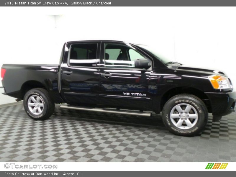 Galaxy Black / Charcoal 2013 Nissan Titan SV Crew Cab 4x4
