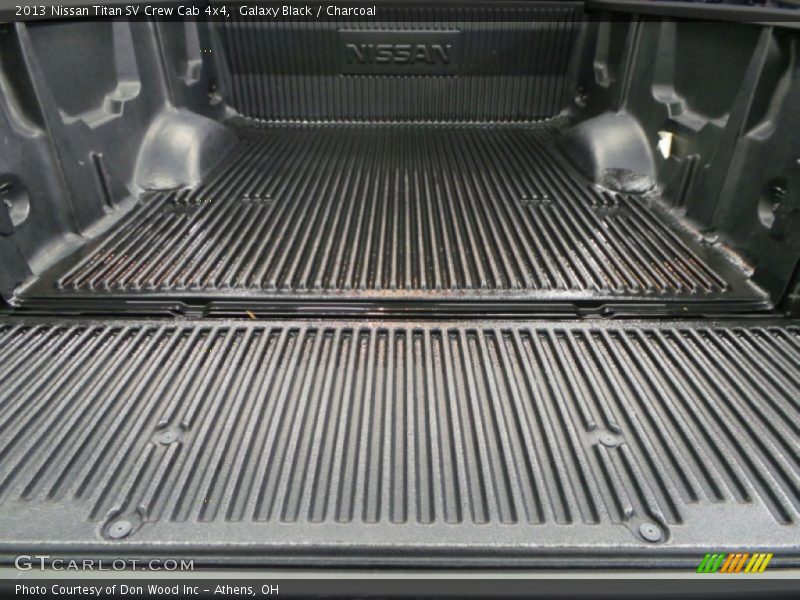Galaxy Black / Charcoal 2013 Nissan Titan SV Crew Cab 4x4