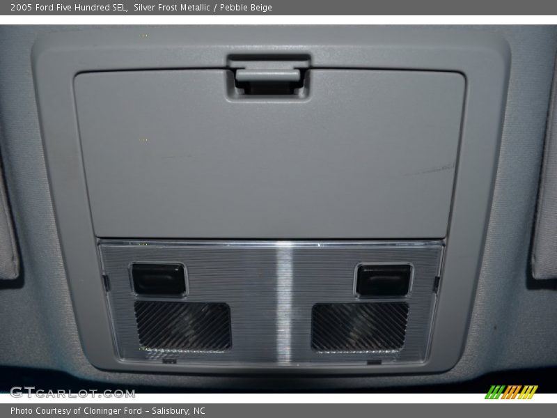 Silver Frost Metallic / Pebble Beige 2005 Ford Five Hundred SEL