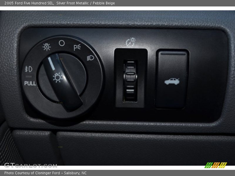 Silver Frost Metallic / Pebble Beige 2005 Ford Five Hundred SEL