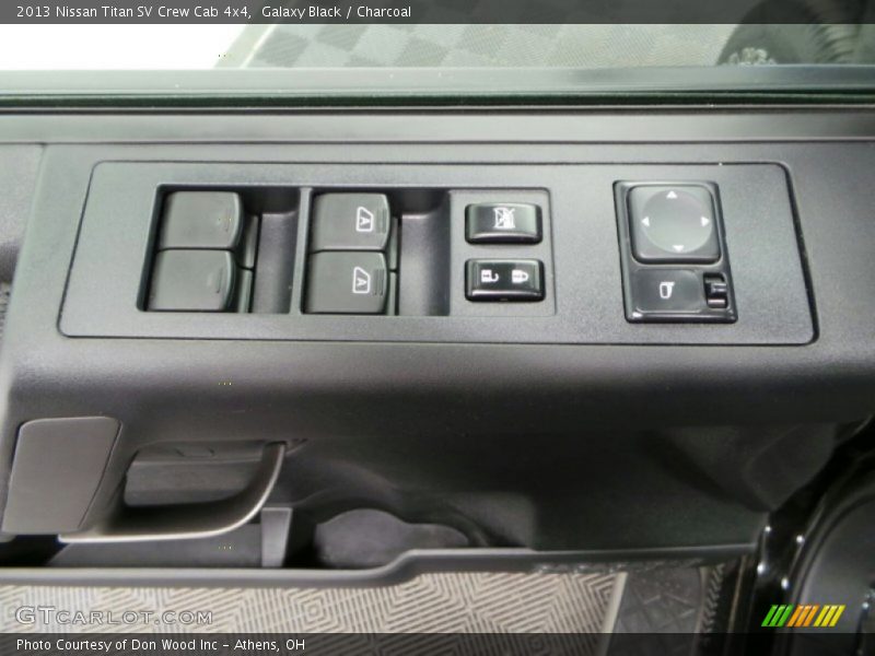 Galaxy Black / Charcoal 2013 Nissan Titan SV Crew Cab 4x4