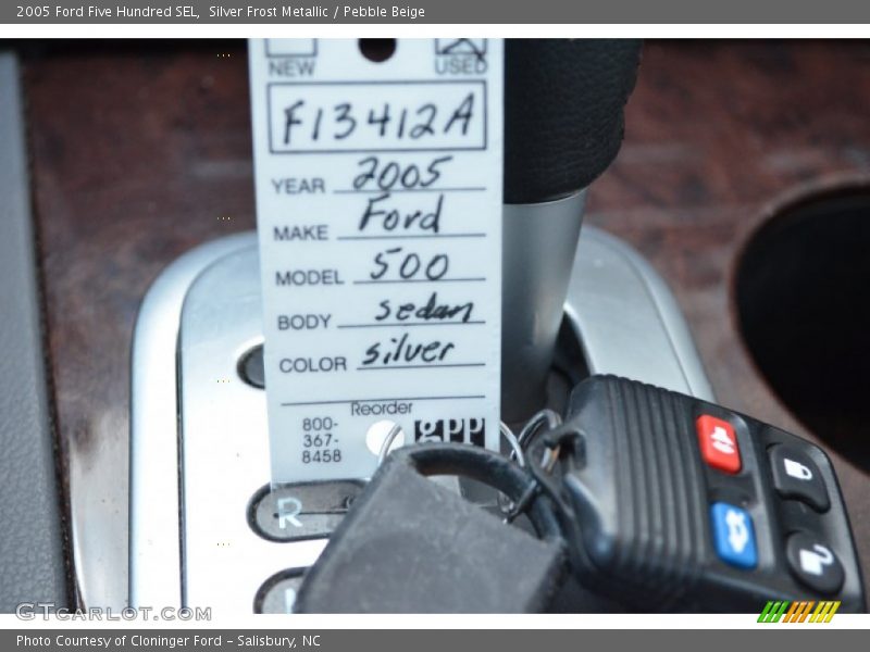 Silver Frost Metallic / Pebble Beige 2005 Ford Five Hundred SEL