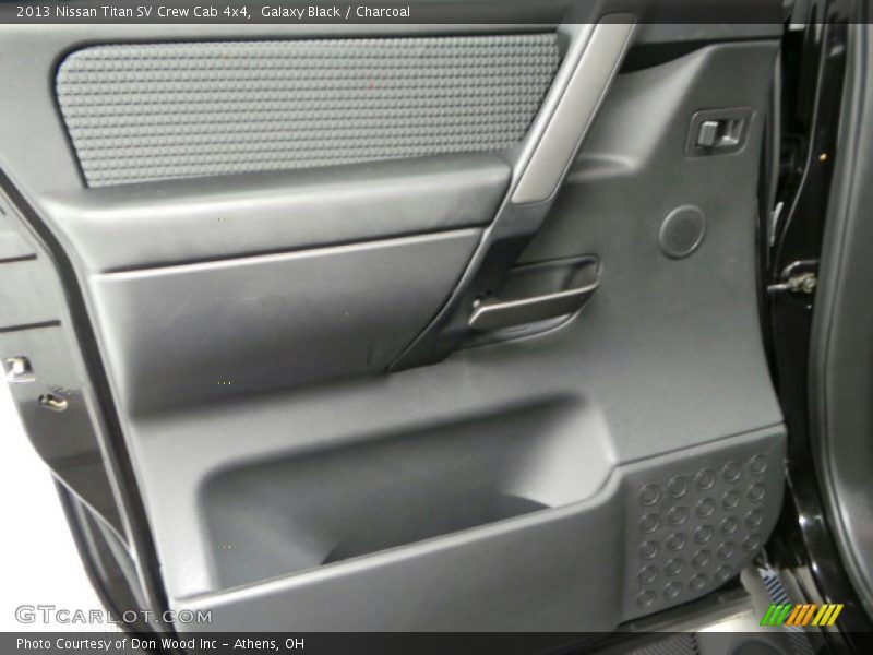 Galaxy Black / Charcoal 2013 Nissan Titan SV Crew Cab 4x4