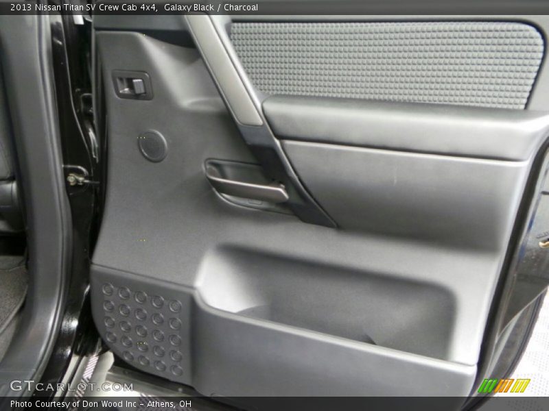 Galaxy Black / Charcoal 2013 Nissan Titan SV Crew Cab 4x4