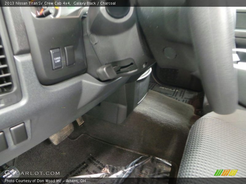 Galaxy Black / Charcoal 2013 Nissan Titan SV Crew Cab 4x4