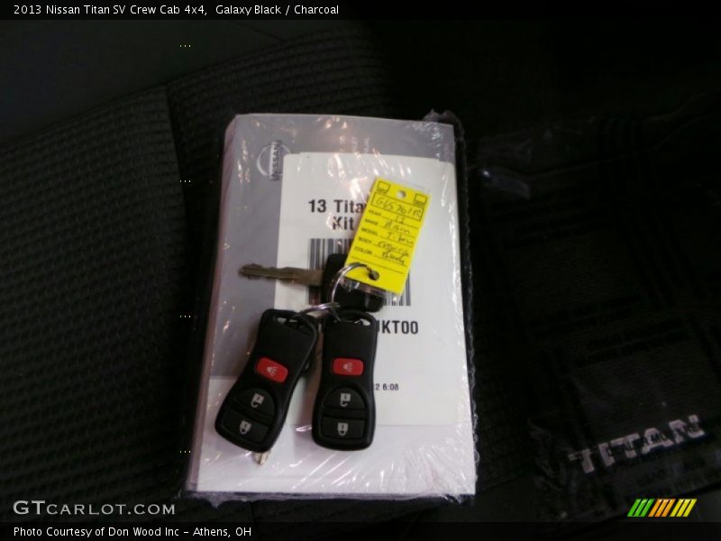 Galaxy Black / Charcoal 2013 Nissan Titan SV Crew Cab 4x4