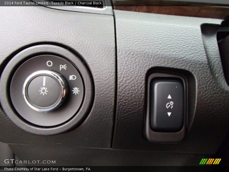 Tuxedo Black / Charcoal Black 2014 Ford Taurus Limited