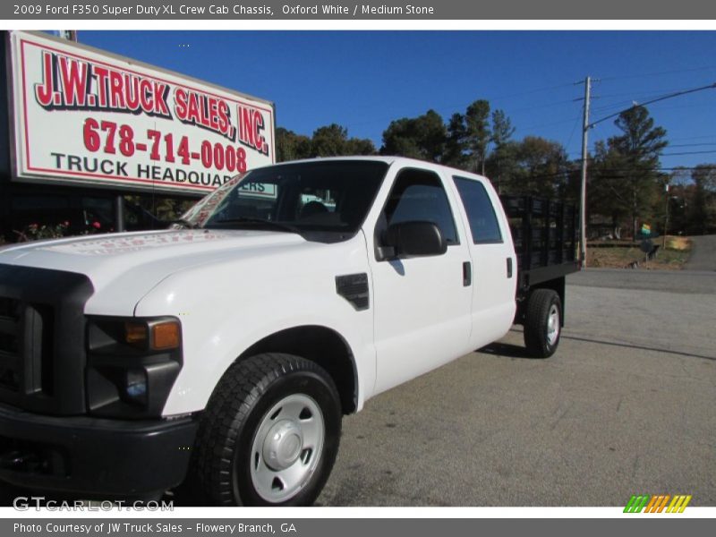 Oxford White / Medium Stone 2009 Ford F350 Super Duty XL Crew Cab Chassis
