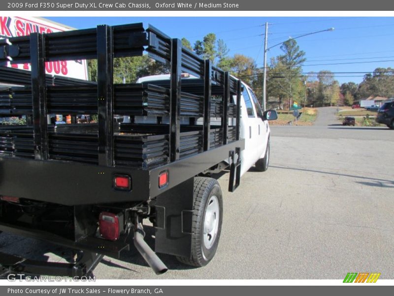 Oxford White / Medium Stone 2009 Ford F350 Super Duty XL Crew Cab Chassis