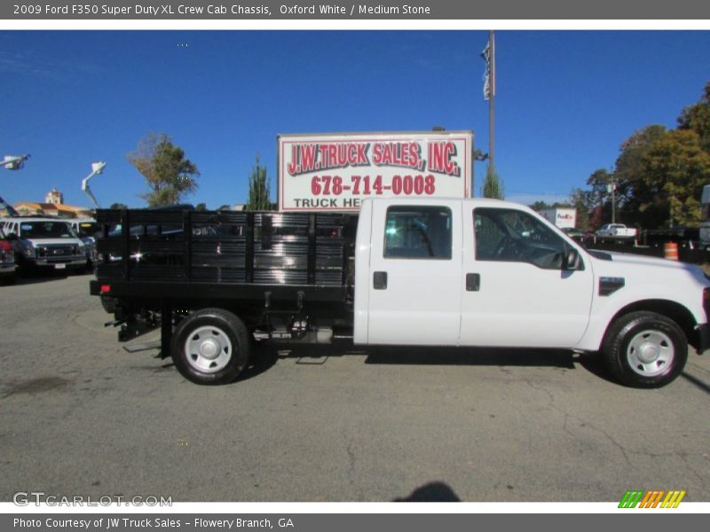 Oxford White / Medium Stone 2009 Ford F350 Super Duty XL Crew Cab Chassis