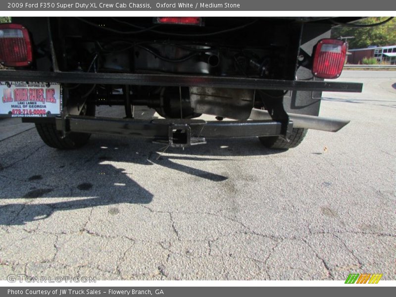 Oxford White / Medium Stone 2009 Ford F350 Super Duty XL Crew Cab Chassis