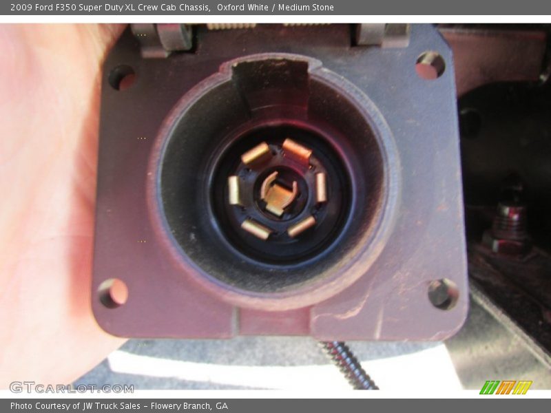 Oxford White / Medium Stone 2009 Ford F350 Super Duty XL Crew Cab Chassis