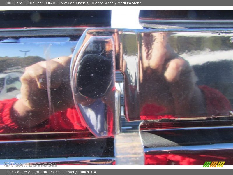 Oxford White / Medium Stone 2009 Ford F350 Super Duty XL Crew Cab Chassis