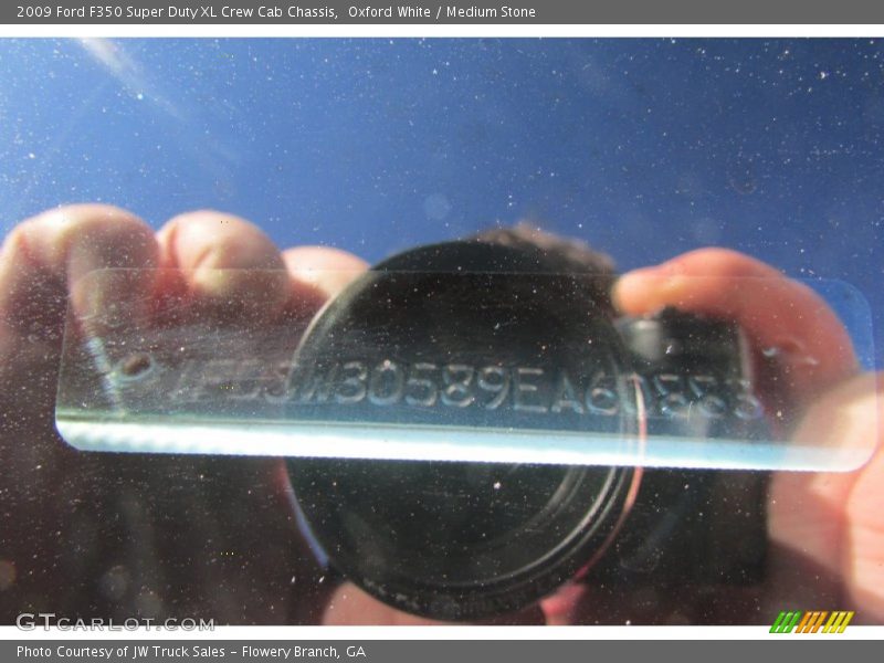 Oxford White / Medium Stone 2009 Ford F350 Super Duty XL Crew Cab Chassis