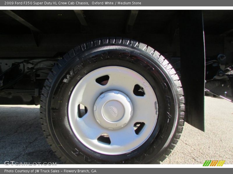 Oxford White / Medium Stone 2009 Ford F350 Super Duty XL Crew Cab Chassis