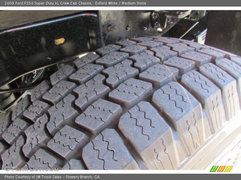 Oxford White / Medium Stone 2009 Ford F350 Super Duty XL Crew Cab Chassis