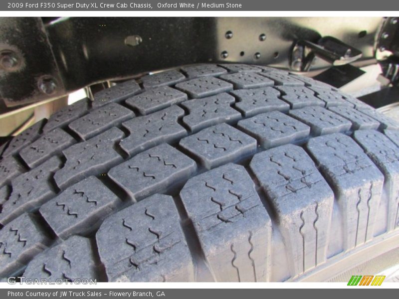 Oxford White / Medium Stone 2009 Ford F350 Super Duty XL Crew Cab Chassis