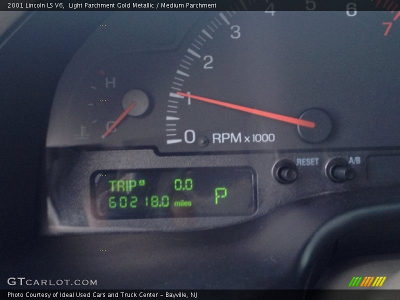 Light Parchment Gold Metallic / Medium Parchment 2001 Lincoln LS V6