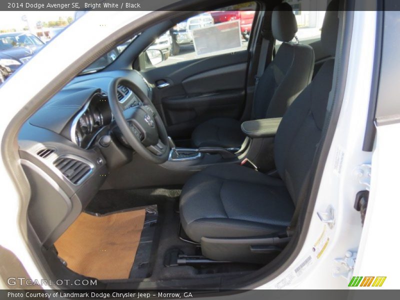 Bright White / Black 2014 Dodge Avenger SE