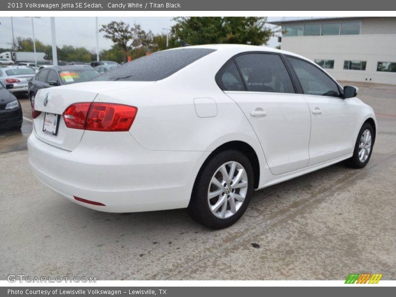 Candy White / Titan Black 2013 Volkswagen Jetta SE Sedan