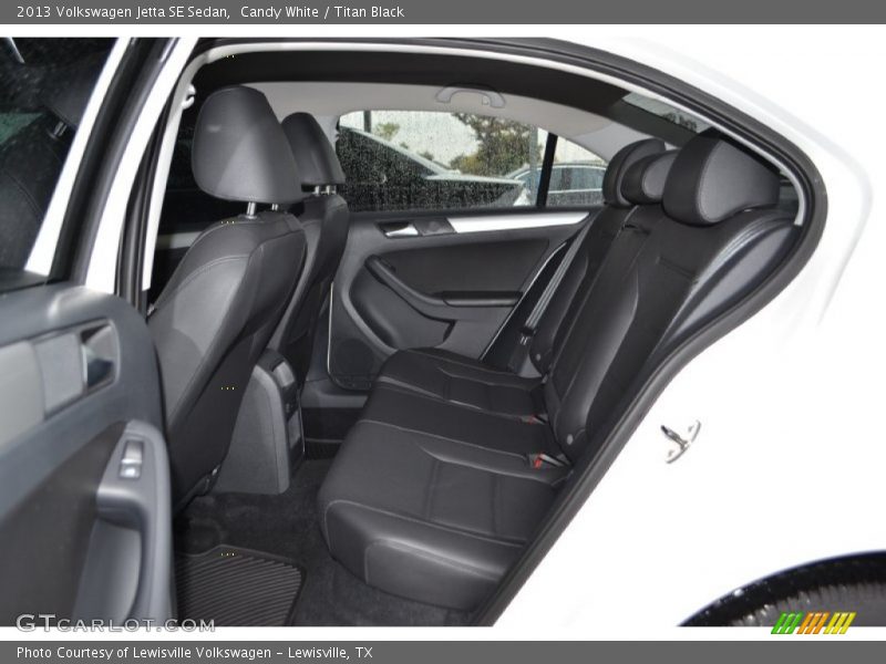 Candy White / Titan Black 2013 Volkswagen Jetta SE Sedan