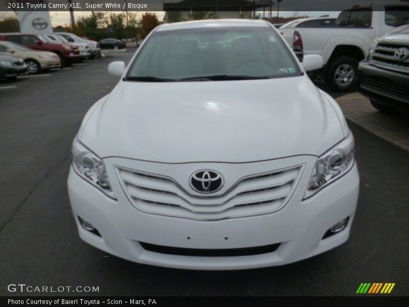 Super White / Bisque 2011 Toyota Camry XLE