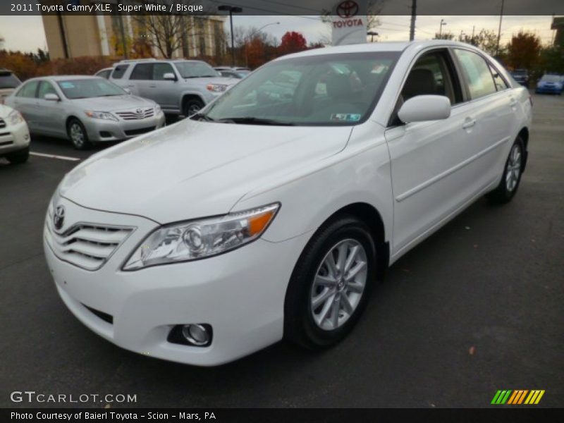 Super White / Bisque 2011 Toyota Camry XLE
