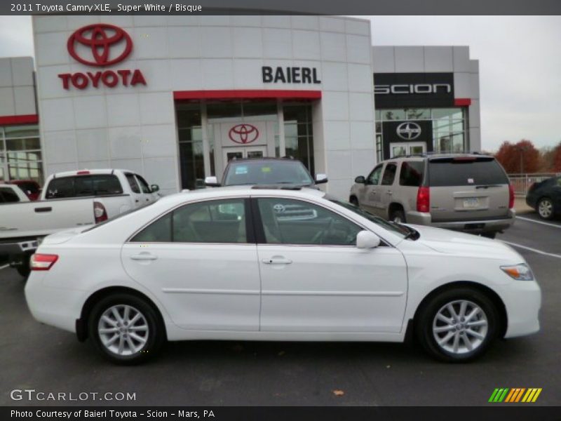 Super White / Bisque 2011 Toyota Camry XLE