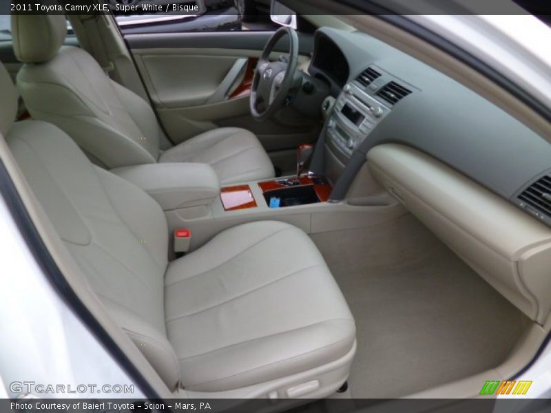 Super White / Bisque 2011 Toyota Camry XLE