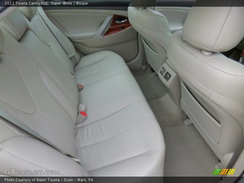 Super White / Bisque 2011 Toyota Camry XLE