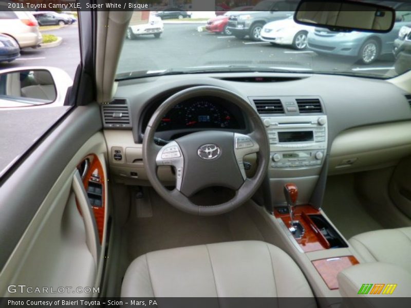 Super White / Bisque 2011 Toyota Camry XLE