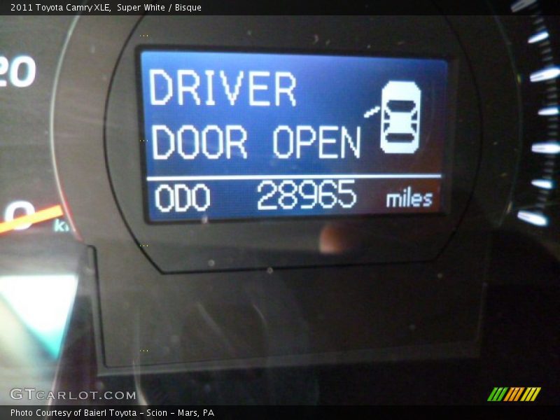 Super White / Bisque 2011 Toyota Camry XLE
