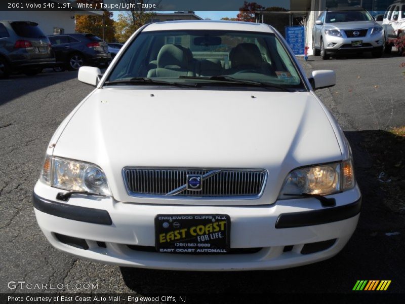 White / Taupe/Light Taupe 2001 Volvo S40 1.9T