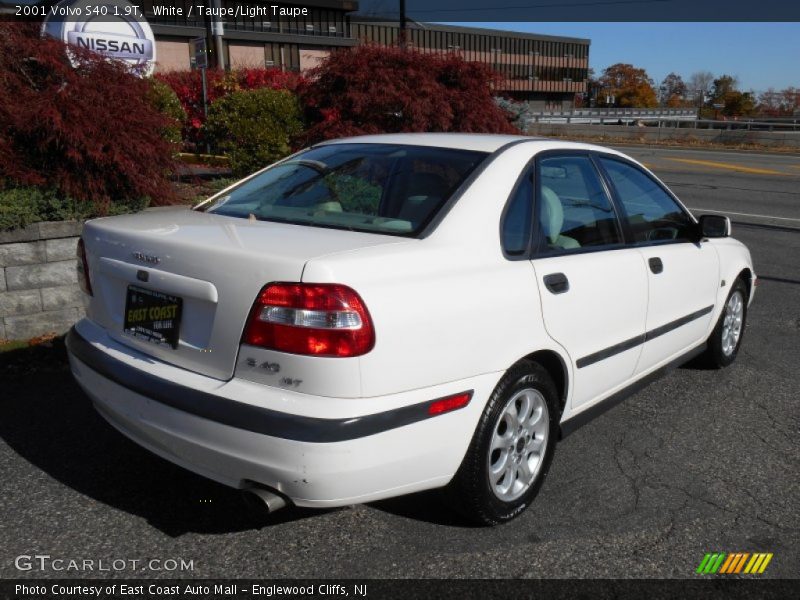 White / Taupe/Light Taupe 2001 Volvo S40 1.9T