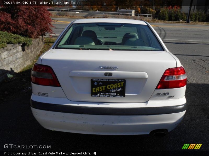 White / Taupe/Light Taupe 2001 Volvo S40 1.9T