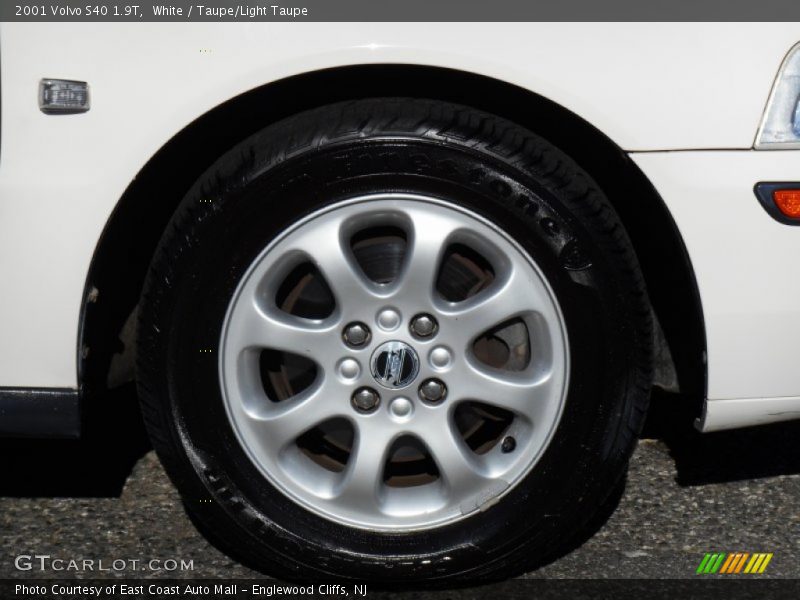 White / Taupe/Light Taupe 2001 Volvo S40 1.9T