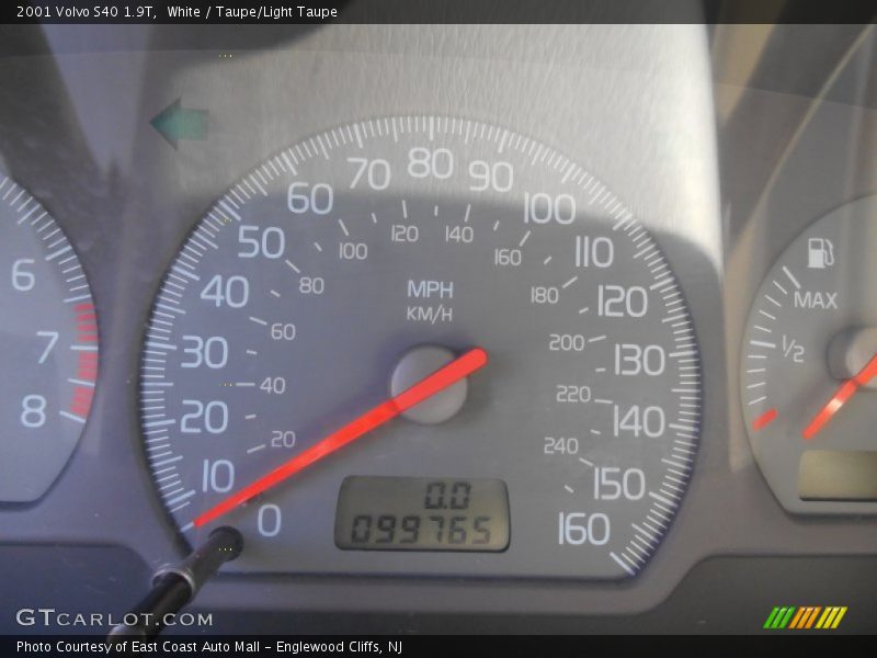 White / Taupe/Light Taupe 2001 Volvo S40 1.9T
