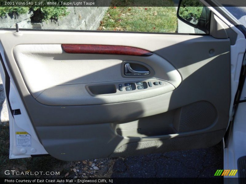 White / Taupe/Light Taupe 2001 Volvo S40 1.9T