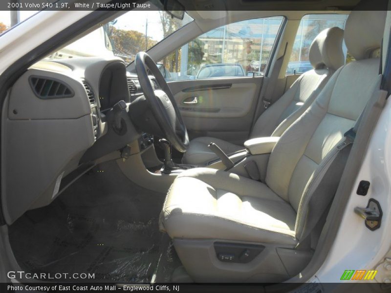 White / Taupe/Light Taupe 2001 Volvo S40 1.9T